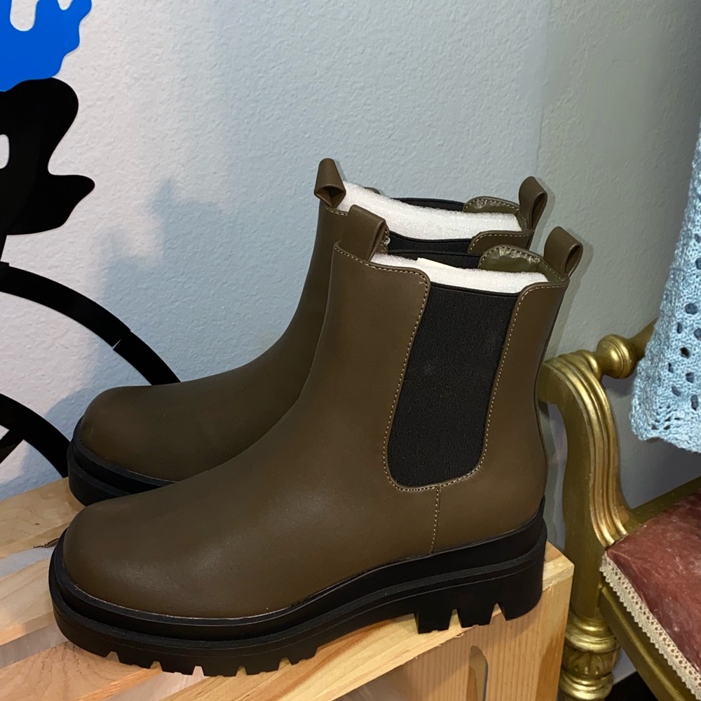 Stylish Brown Chelsea Boots